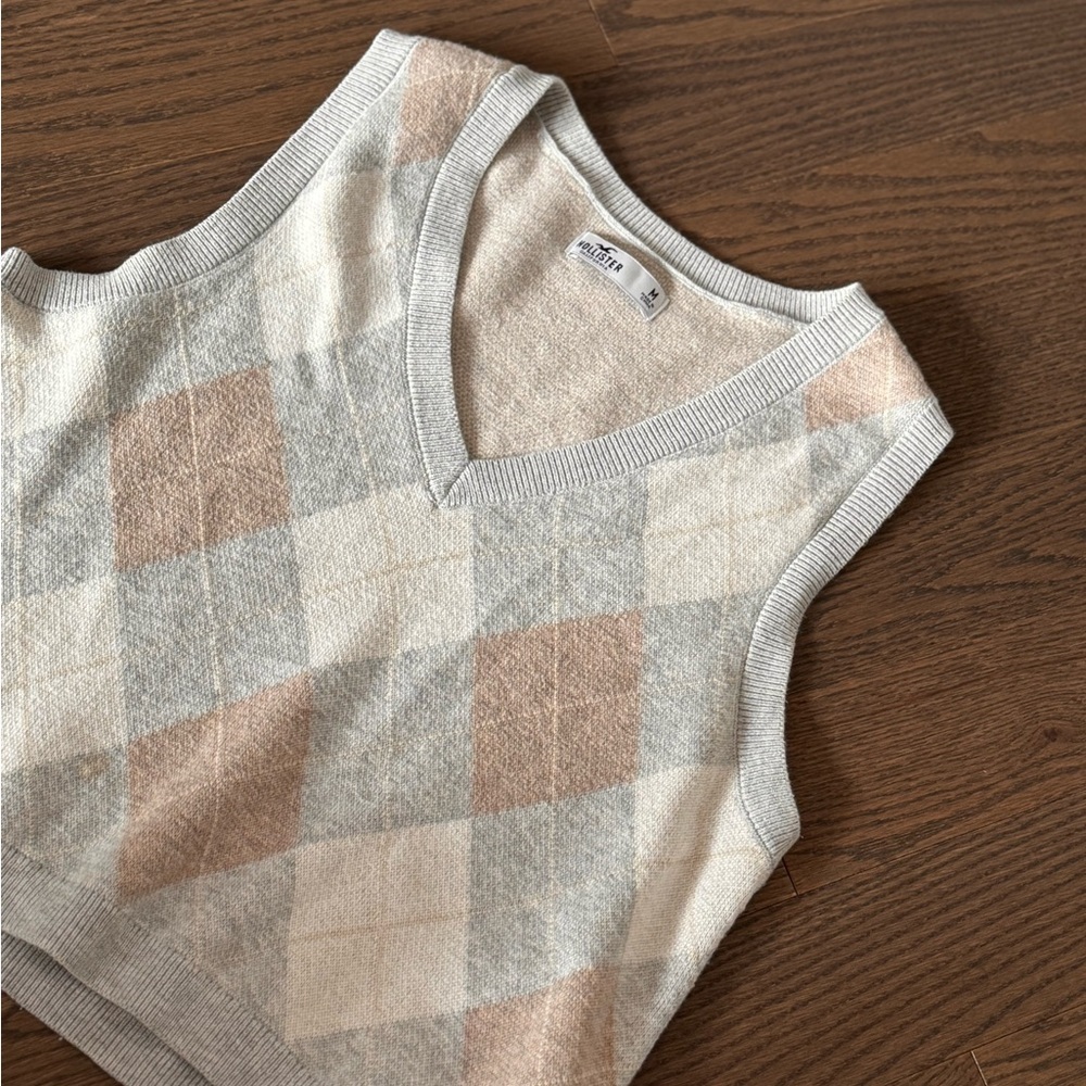 NWOT Hollister Argyle Knit Sweater Vest in Gray and Cream